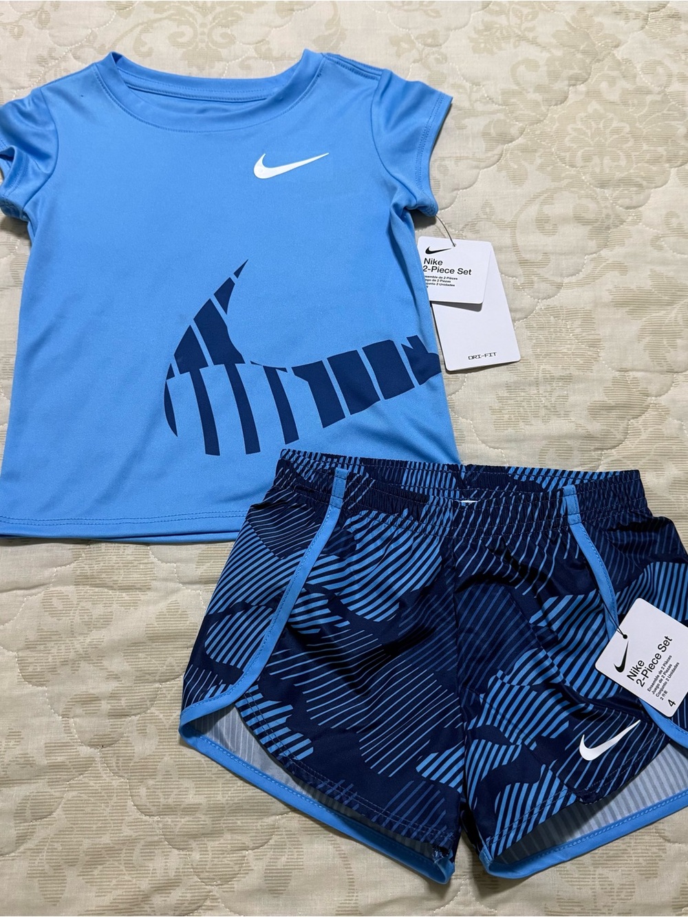 Nike Girls Shirt and Shorts Outfit Size 4 New